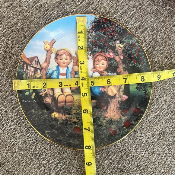 ❣️🆕M.J. Hummel Apple Tree Boy and Girl Collectors Plate❣️ - Picture 3 of 5